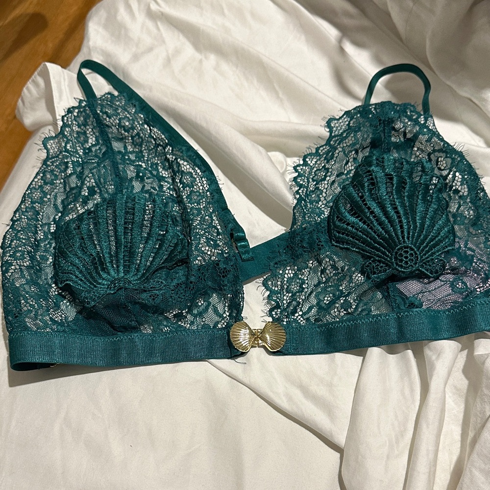Empress Mimi seashell bra NWT